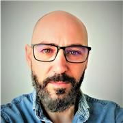 Profesor titulado en Historia del Arte con formación en Geografía e Historia y experiencia como docente universitario de más de 10